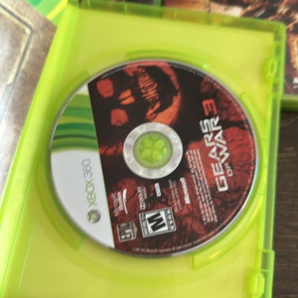 Xbox 360 Gears of War Video Game Bundle - Picture 3 of 5